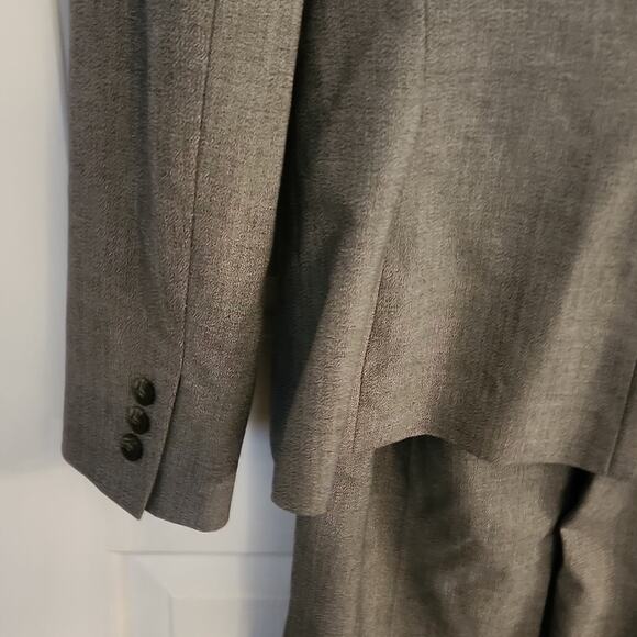 Tahari Gray Two Piece Womens Suit, Size 6 - Picture 7 of 13